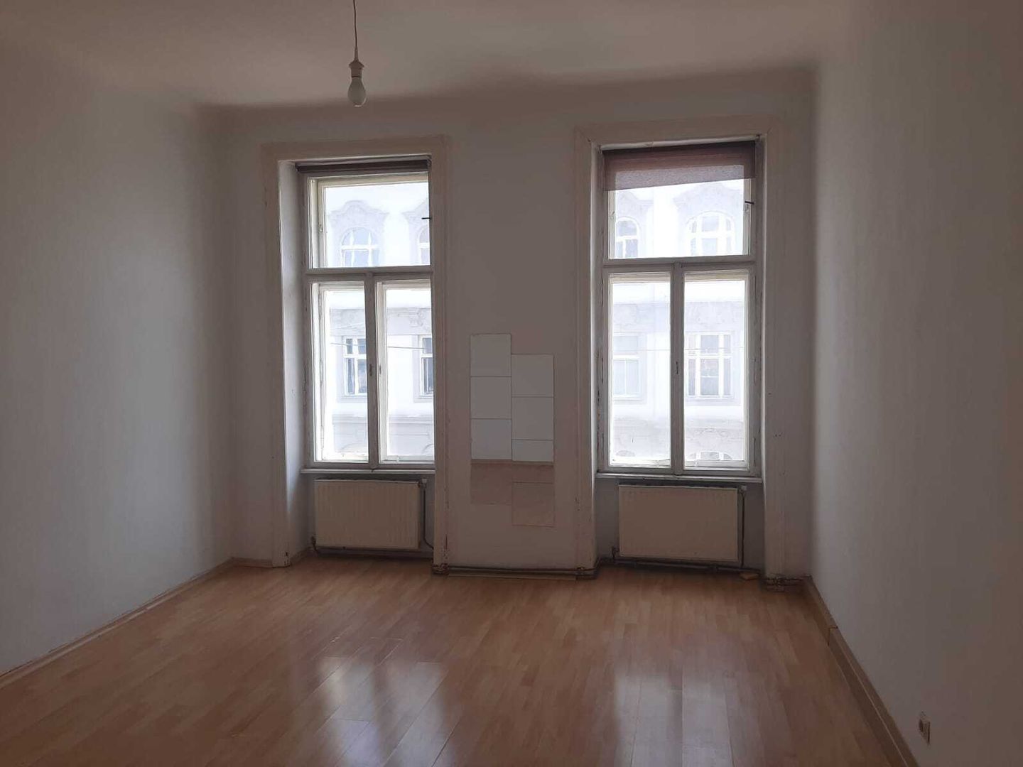 U3-Zippererstreße/ WG-Eignung! Unbefristete 60 m2 Altbaumiete, 2 getrennte Zimmer, Fliesenbad, Gesamtmiete 699,&#8211;