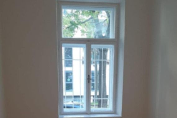 SINGLEHIT/ U-BAHN! 25 m2 Altbaumiete, 1 Zimmer, Vorraum+Dusche+Kochnische, WC, Gasofenheizung, befristete Gesamtmiete 400,--